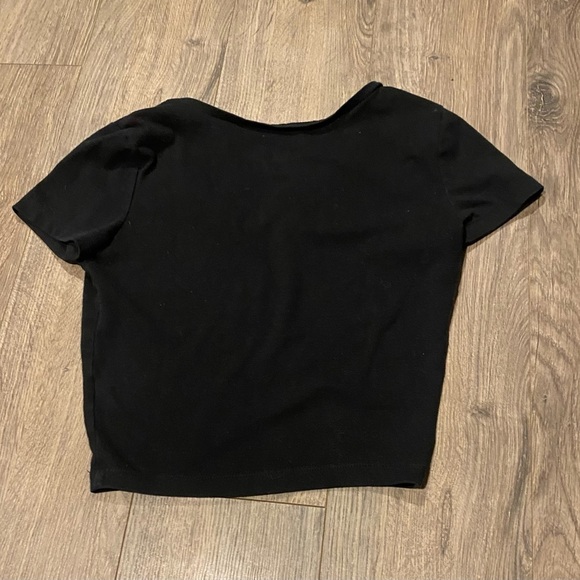 Cropped V neck top women’s xs black euc sexy flattering juniors comfortable​ - Picture 4 of 5
